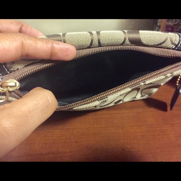Coach classic logo clutch EUC - Picture 6 of 7
